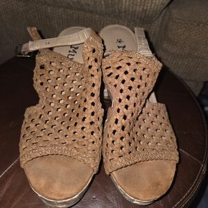Mudd Tan Woven Sandals